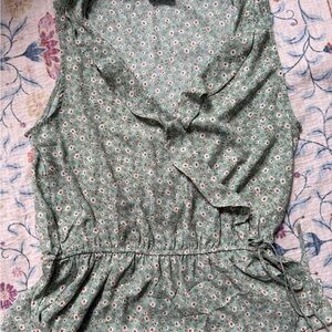 Elegant Floral Sleeveless Top in Green